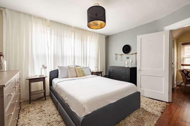 Building Photo - 3935 Oak Park Pl