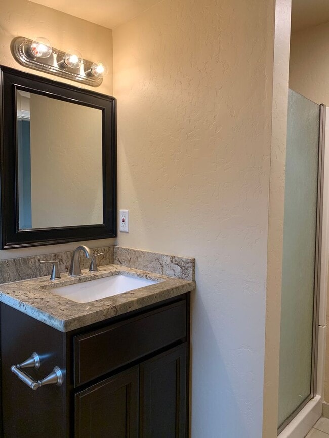 Building Photo - 1 Bedroom Casita Near Downtown Hollister