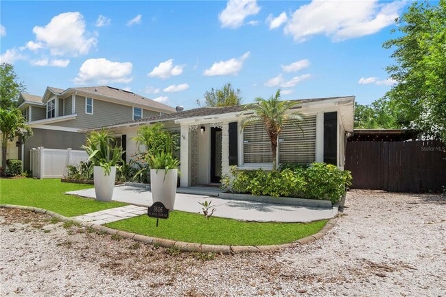 Building Photo - 3606 W Royal Palm Cir