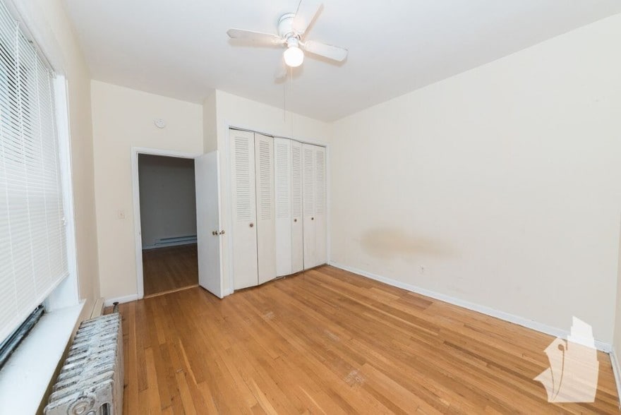 Building Photo - 915 W Waveland Ave