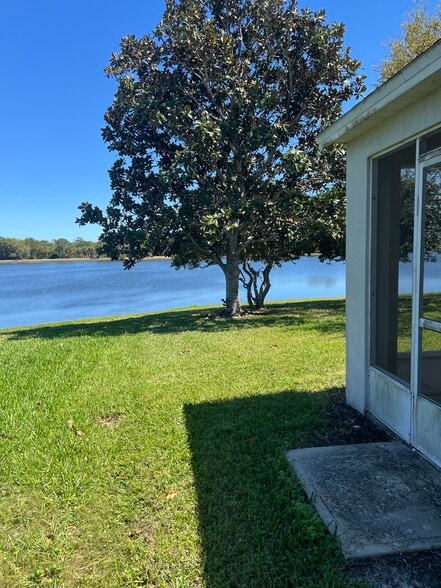 Building Photo - 833 Lake George Dr