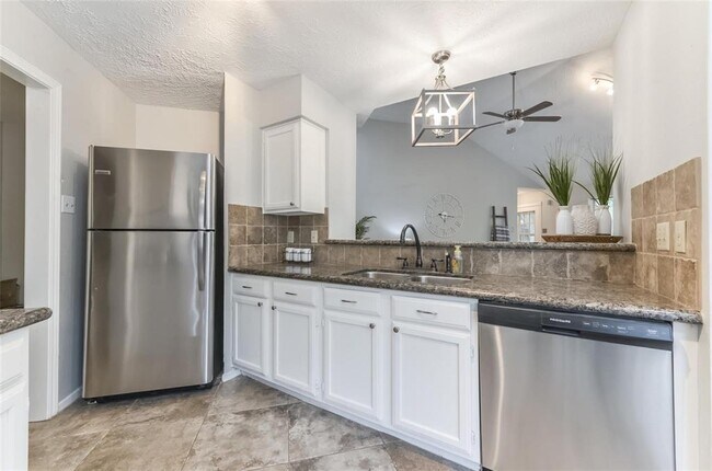 Building Photo - 5701 Village Arbour Dr