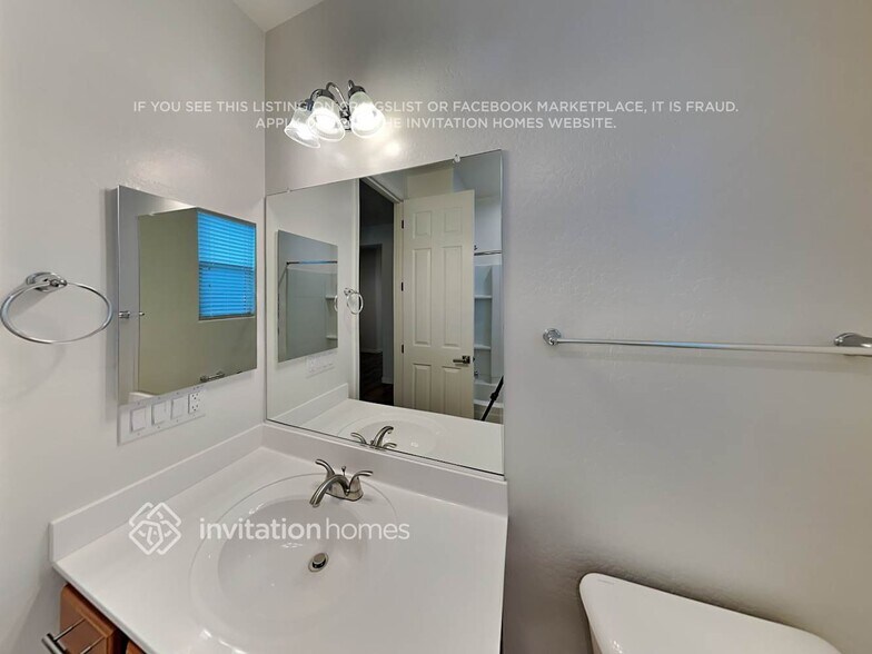 Building Photo - 2210 W Emrie Ave