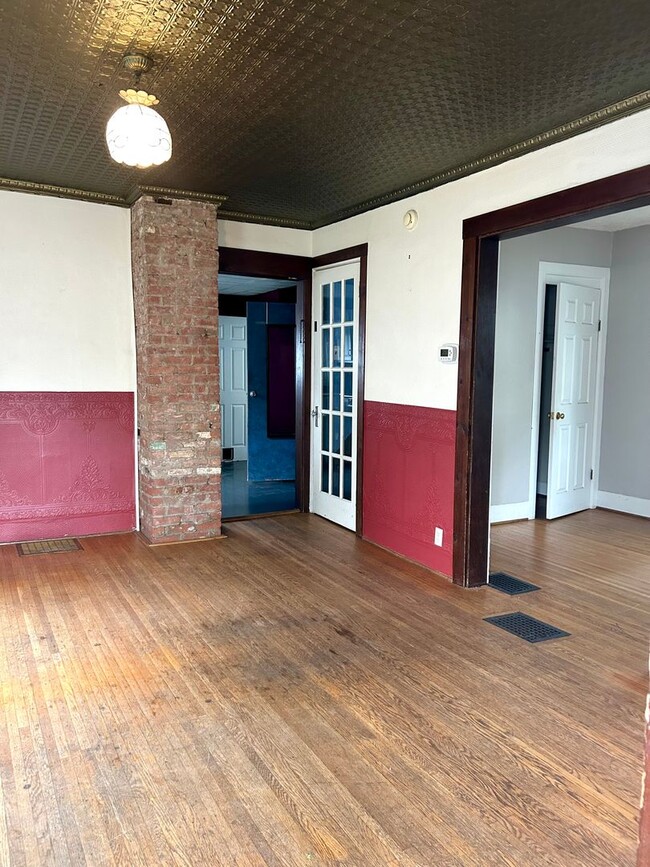 Building Photo - 3 Bedoom SIngle Family - 14620 Zip - South Ave & Elmwood Area