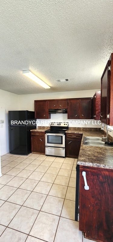 Building Photo - 2302 Savage Dr