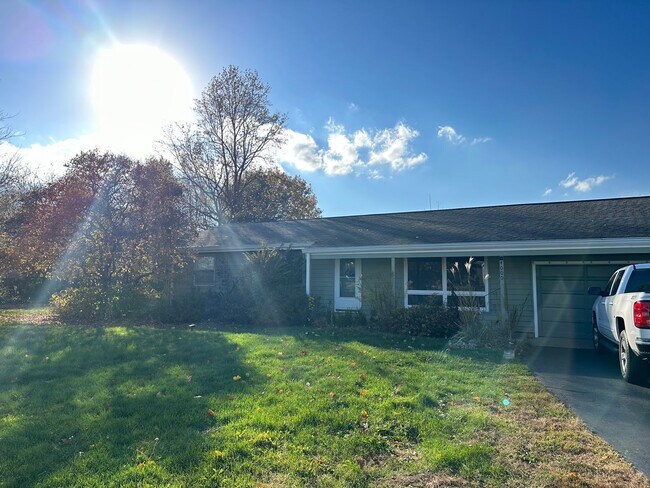 Primary Photo - Three Bedroom Single Family Home in the Co...