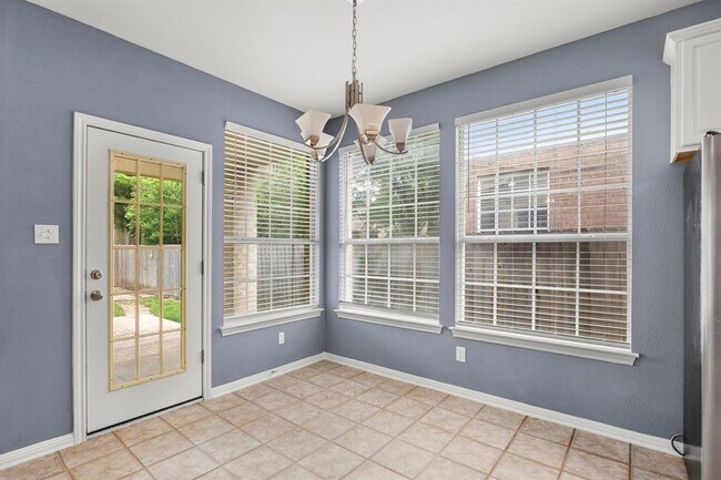 Building Photo - 15041 Calaveras Dr