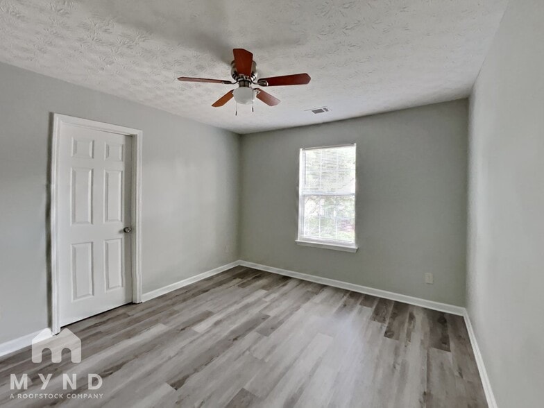 Building Photo - 605 Kings Pl