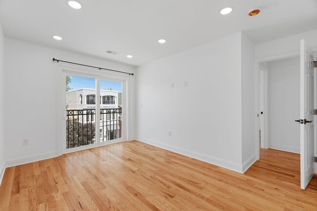 Building Photo - 14 W 49th St