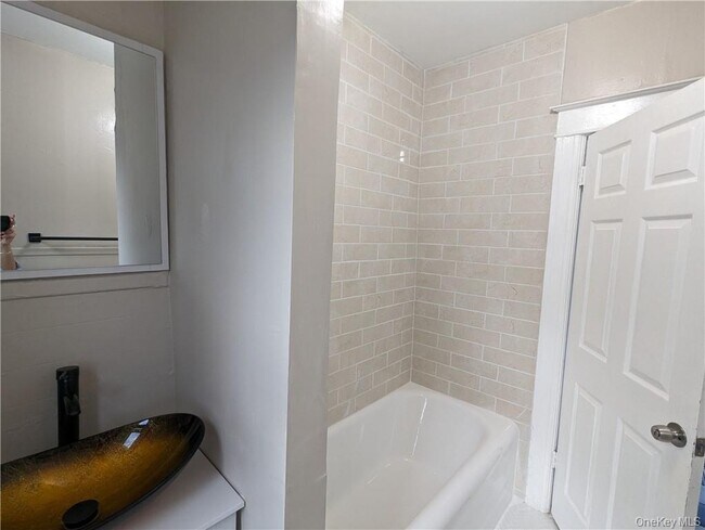 Building Photo - 65 Academy St