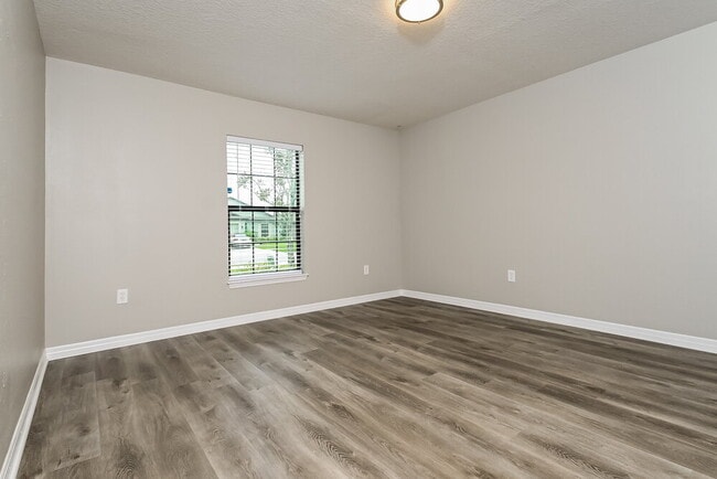 Building Photo - 920 Wynnmere Walk Ave