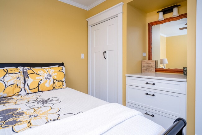 Building Photo - 10 N Pistakee Lake Rd