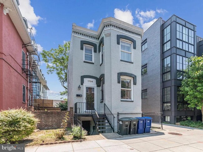 Primary Photo - 1704 V St NW