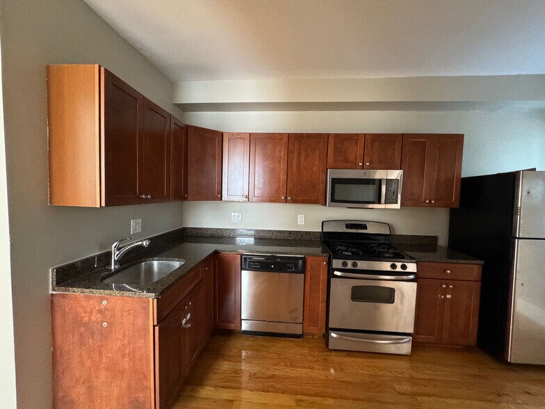 Building Photo - 62 Fayston St