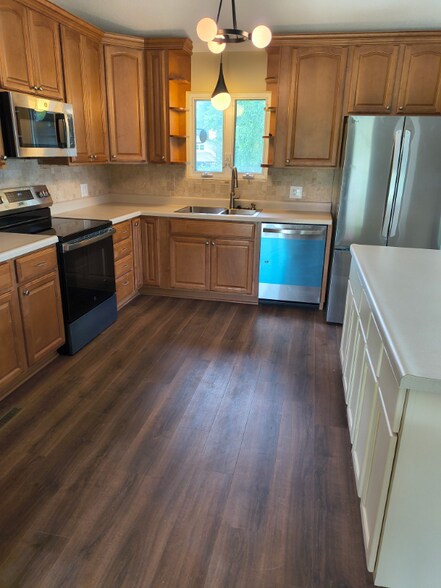 Building Photo - 66 Trenton Cir