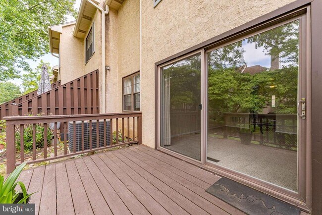 Building Photo - 11 Chateau Cir