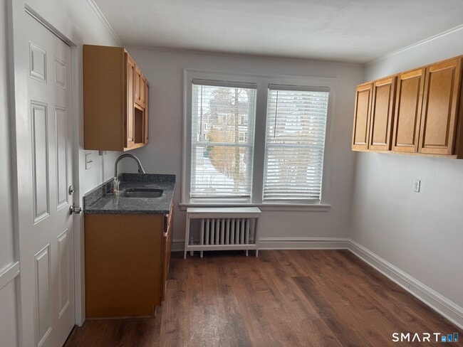 Building Photo - 75 Elihu St