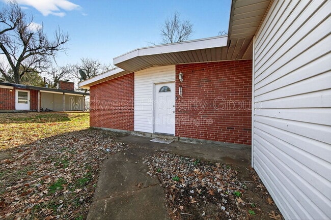 Building Photo - 8310 Sagewood Ln