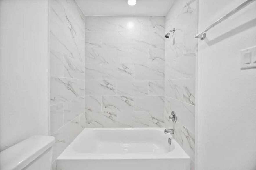 Building Photo - 7811 Laura Koppe Rd