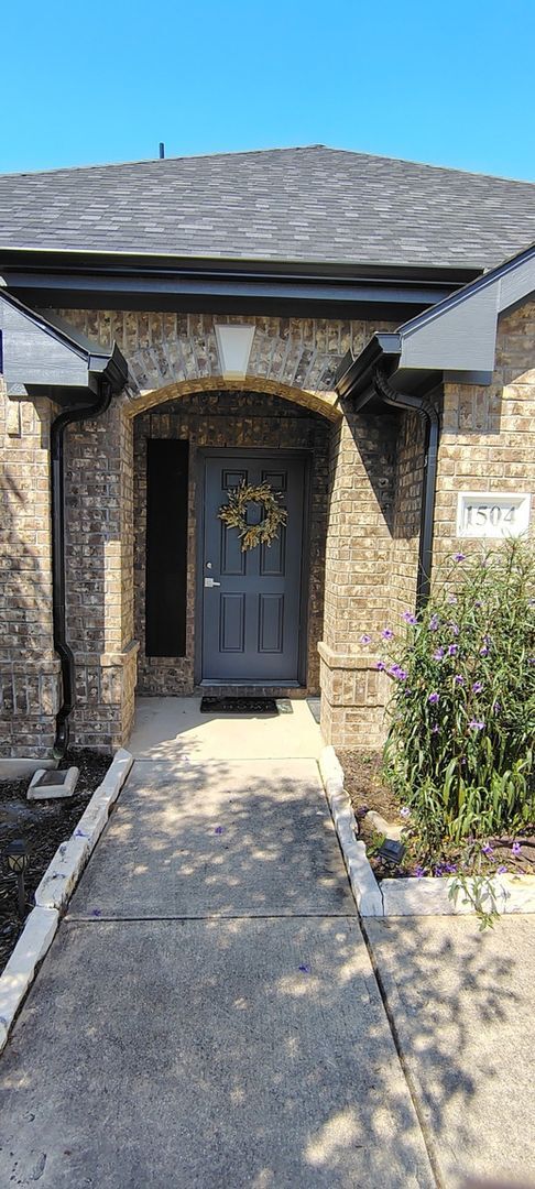 Building Photo - 1504 Waterfall Ln