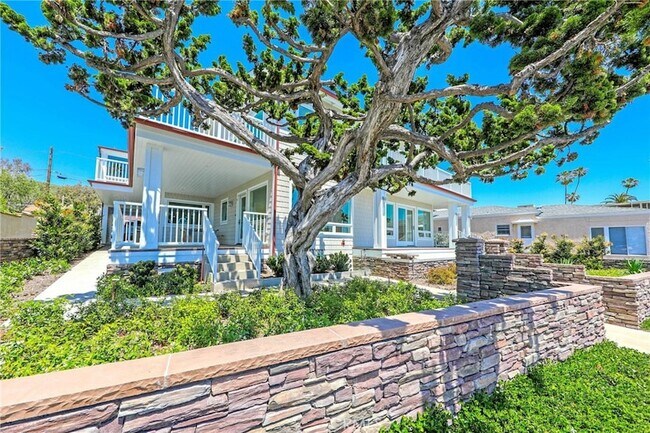 Building Photo - 376 Cliff Dr