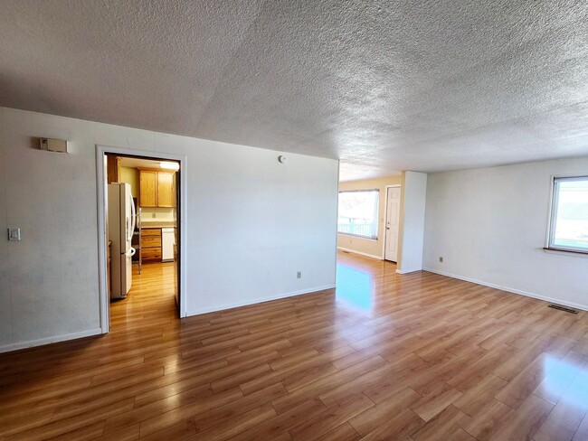 Building Photo - 2108 W 9th Pl