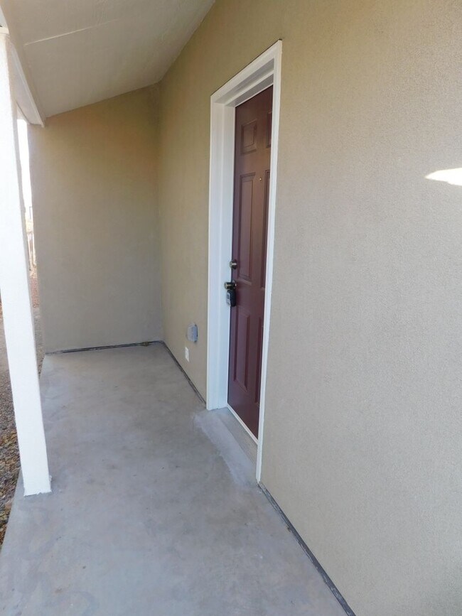 Building Photo - Central Air! Updated 2 Bedroom/1 Bath Rancher - $1,100/$1,650
