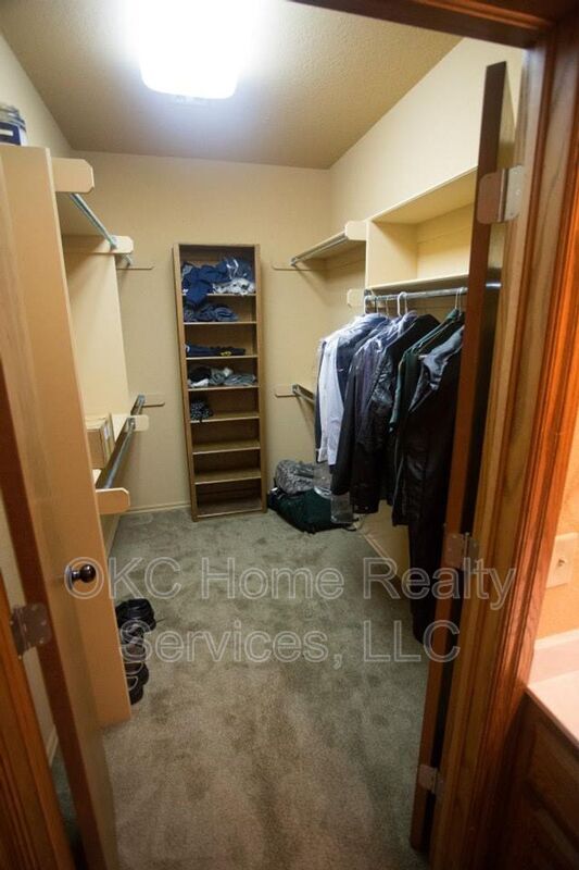 Building Photo - 1101 Golden Leaf Dr