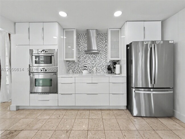 Building Photo - 2124 Fisher Island Dr