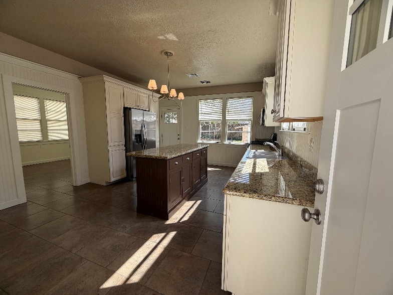 Building Photo - 235 Helios Ave