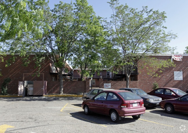 Building Photo - Greenbriar Apartments