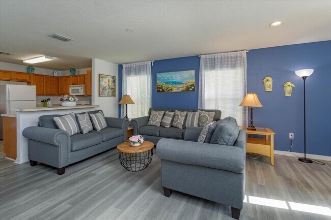 Building Photo - Call Ed for showings (352) 217-0284