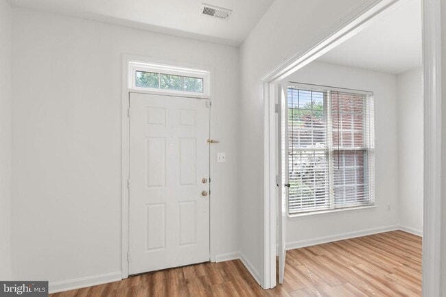 Building Photo - 2372 Woodland Pond Ln