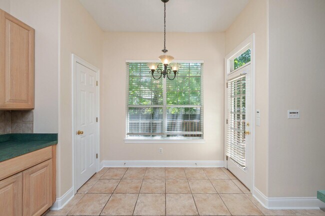 Building Photo - 1697 Glenwood Ct