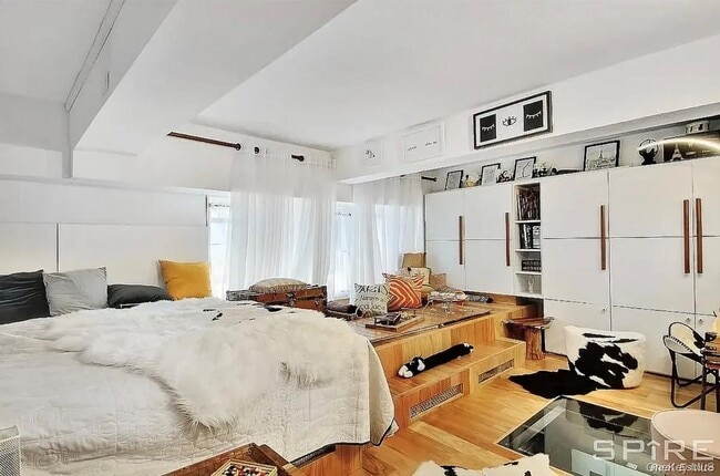 Building Photo - 130 Barrow St