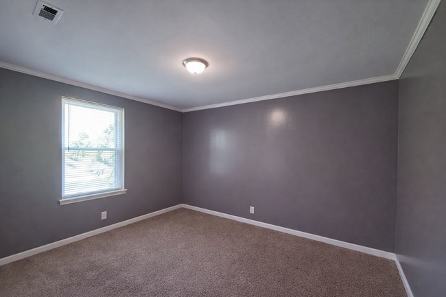 Building Photo - $1325.00 3 Bedroom 1 Bath Ranch Home