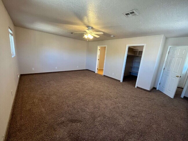 Building Photo - Wonderful 4 bed 3 bath home in Saint George. Private covered balcony with wonderful views. Fully ...