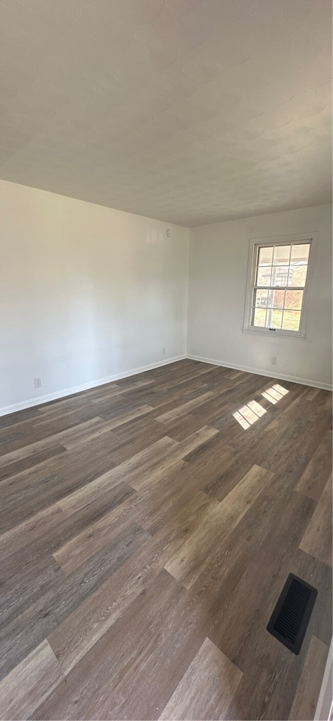 Building Photo - 200 Staggs Dr