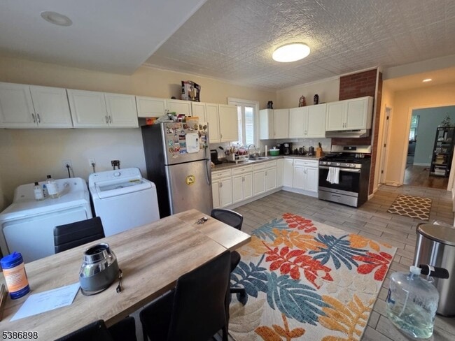 Building Photo - 49 Feronia Wy