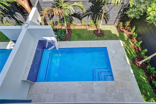 Building Photo - 1211 SE 1st St