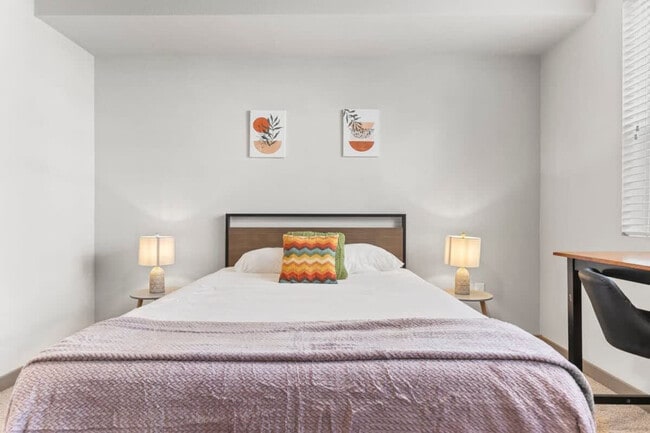 Building Photo - 390 N 2nd Ave