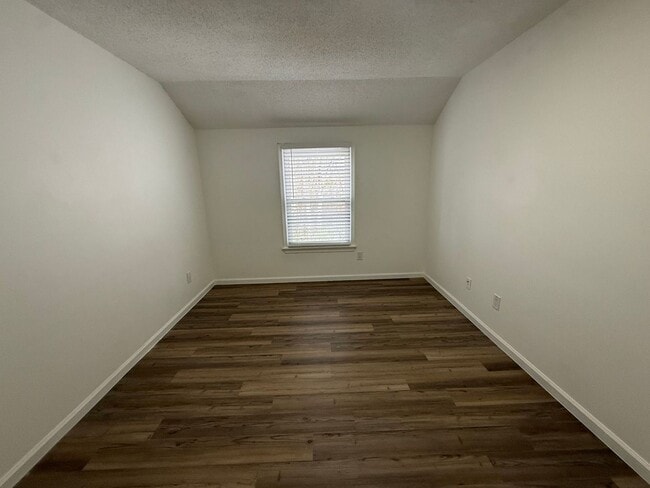 Building Photo - Elegant Residence in a Private Cul-de-Sac! "ASK ABOUT OUR ZERO DEPOSIT"