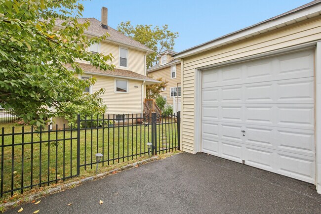 Building Photo - 166 Franklin Ave