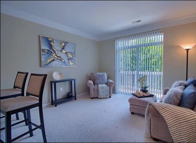 Building Photo - 7016 Old Bridge Ln E