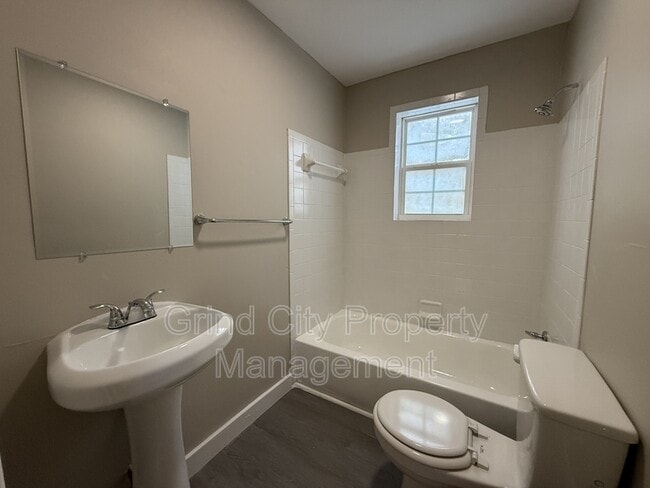 Building Photo - 1393 Lyceum Rd