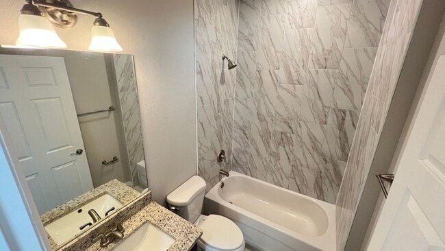 Building Photo - Stunning 3 Bedroom, 2 Bath Home in Palm Bay!