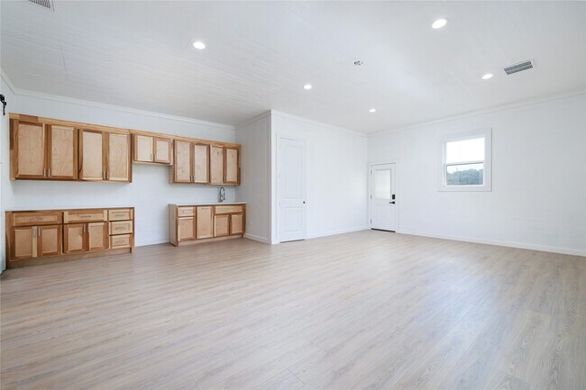 Building Photo - 12826 Hill Dr