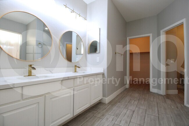 Building Photo - 44390 W McClelland Dr