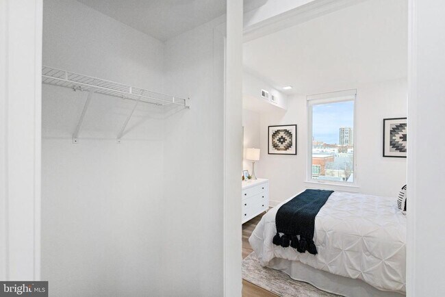 Building Photo - 701 N Henry St