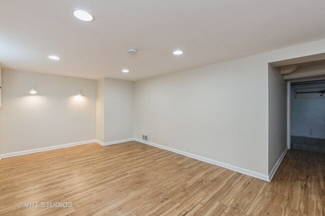 Building Photo - 621 Prairie Ave